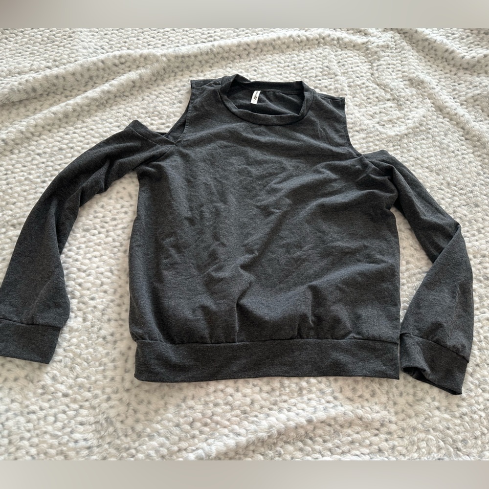 Ever Hottie cold shoulder sweater size Medium